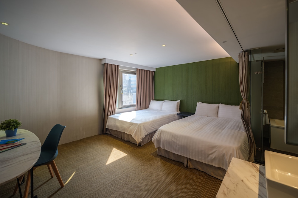 FINDERS HOTEL 7/50