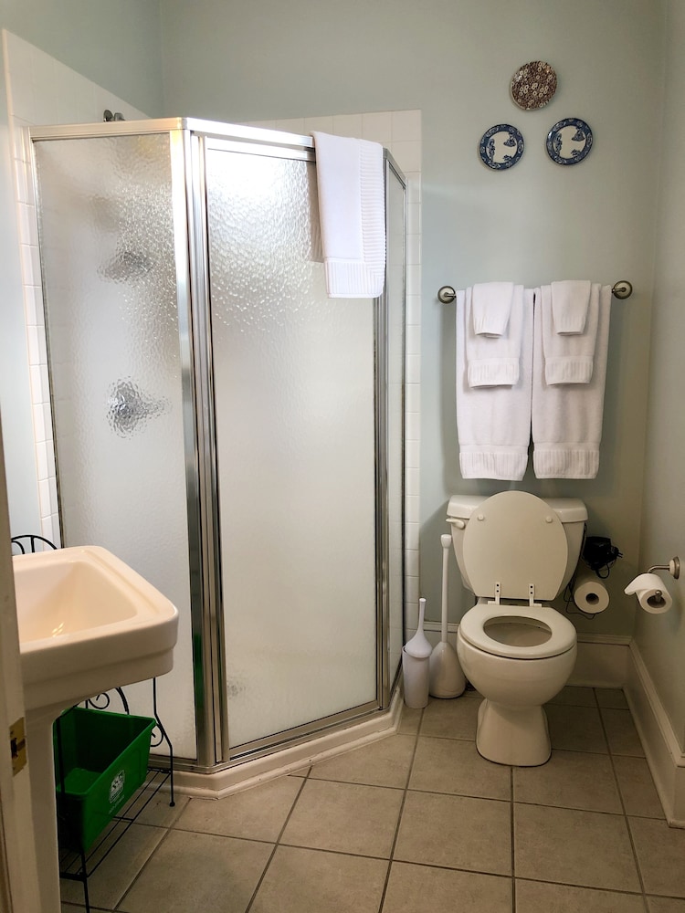 Rogues Harbor Inn 44/50
