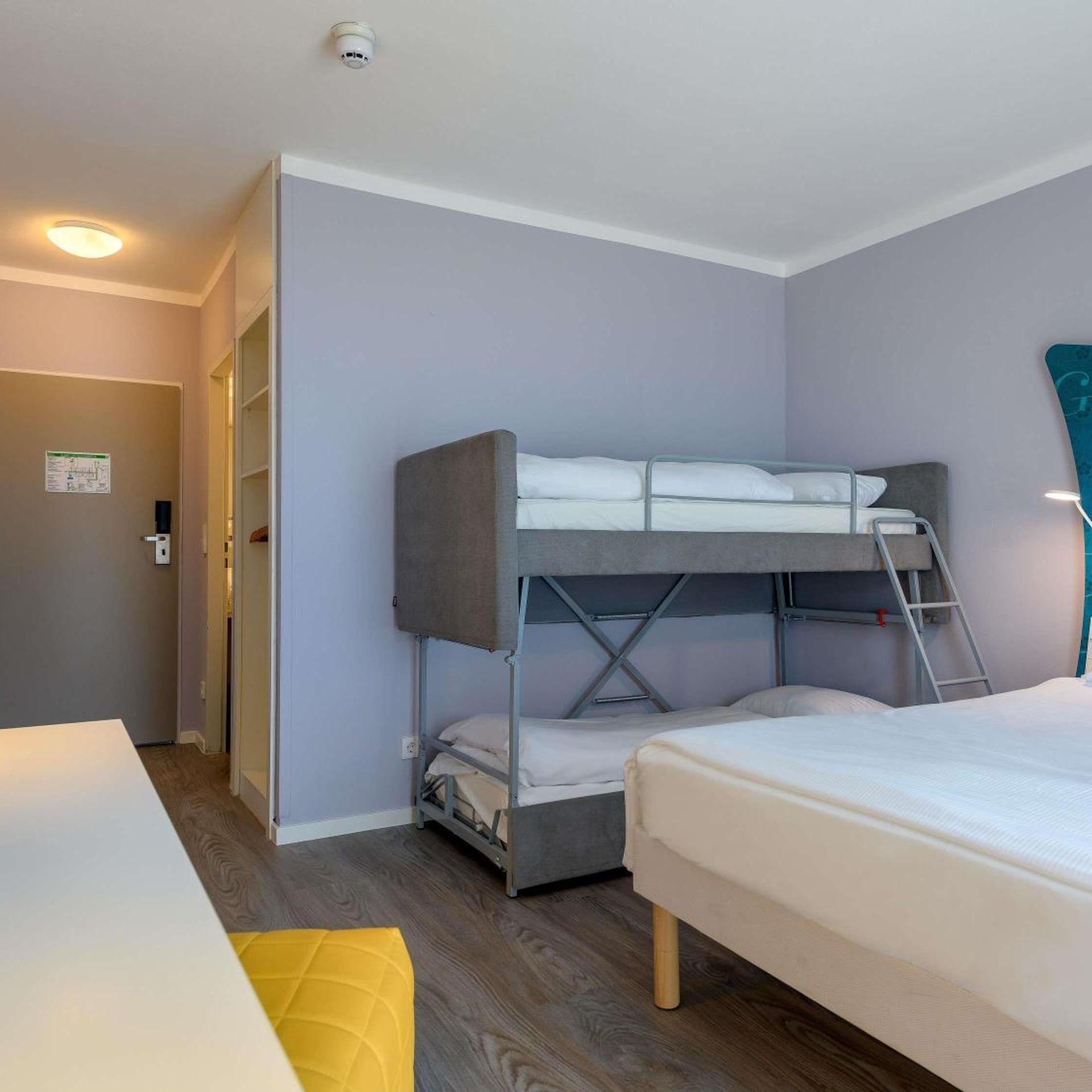 Superior, Family, Double Bed, ibis Styles Regensburg 9/10
