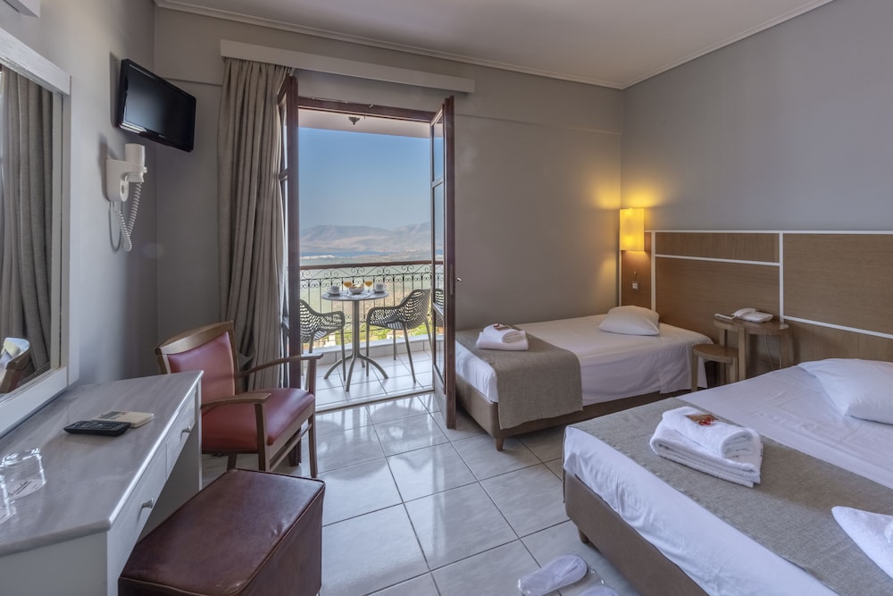 Fedriades Hotel 33/77