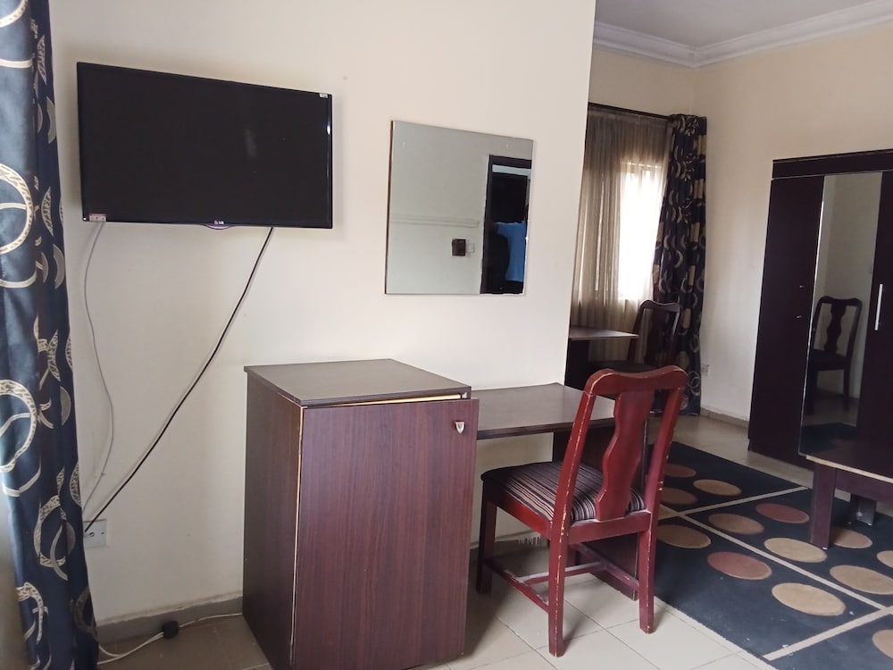 Dreamland Suites 37/45