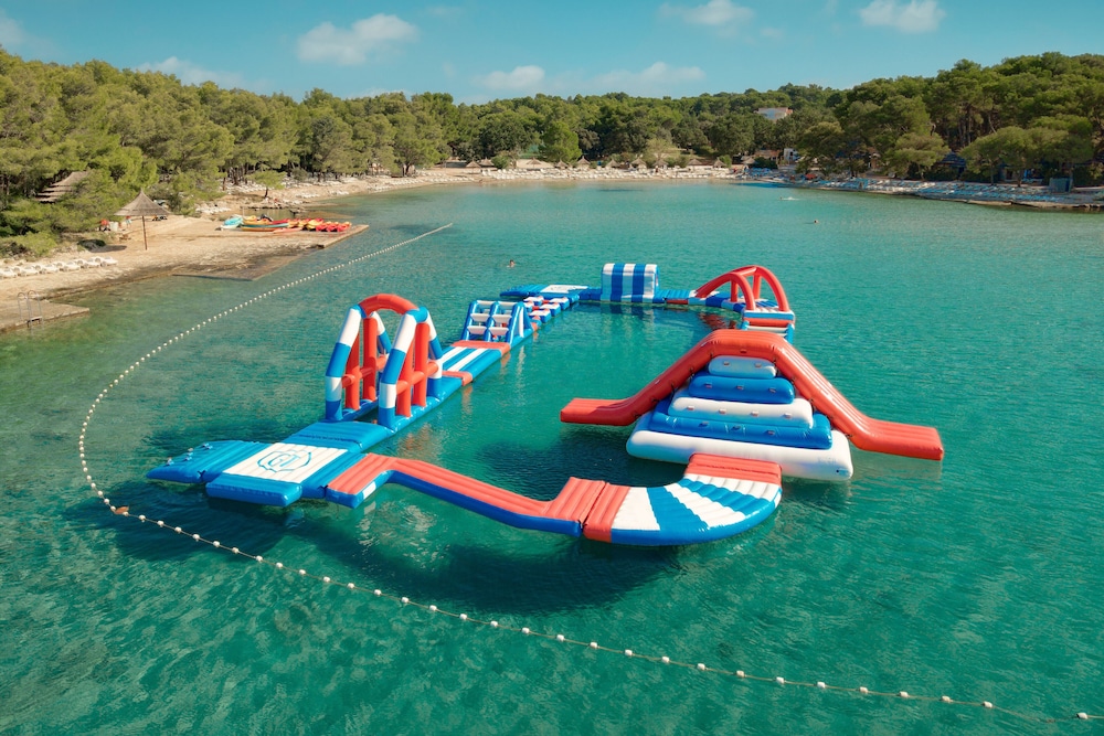 Pine Beach Pakostane 32/50
