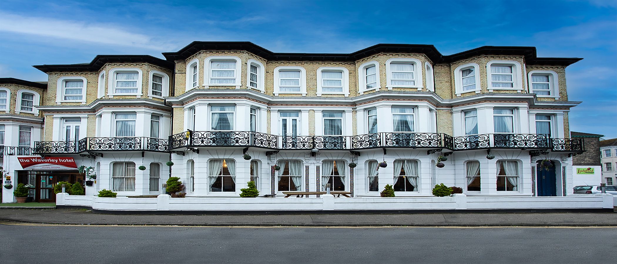 The Waverley Hotel 1/38