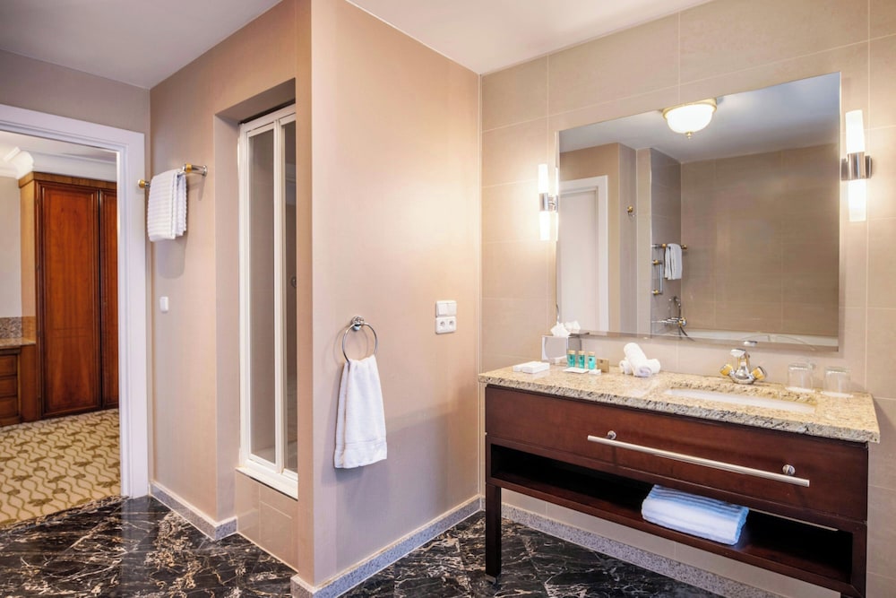 جناح تنفيذي بسرير كينج، Renaissance Brussels Hotel 5/6