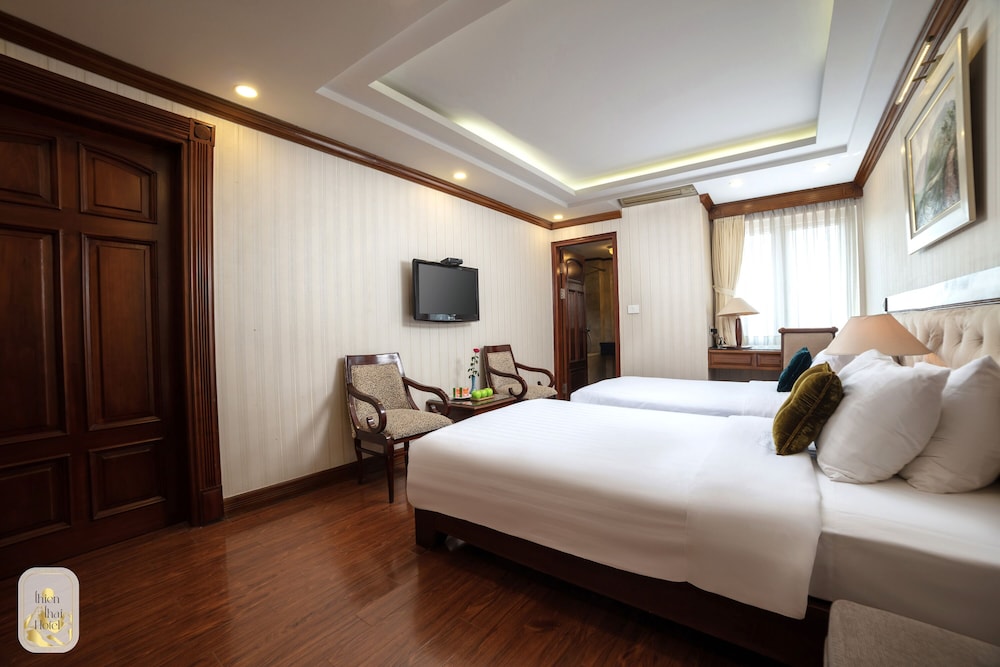 CLASSIC, DOUBLE OR TWIN BED, CITY VIEW