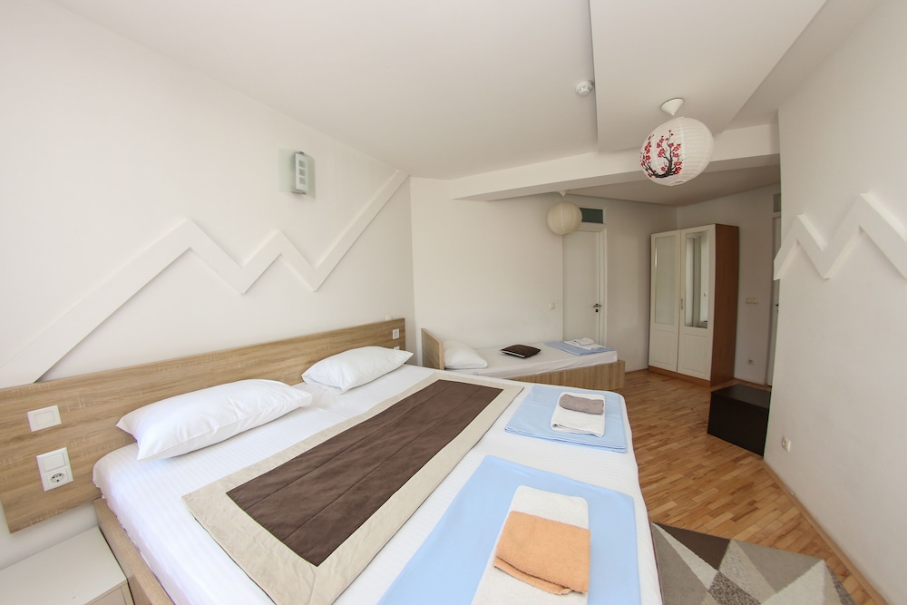 Hayat Hotel 40/57