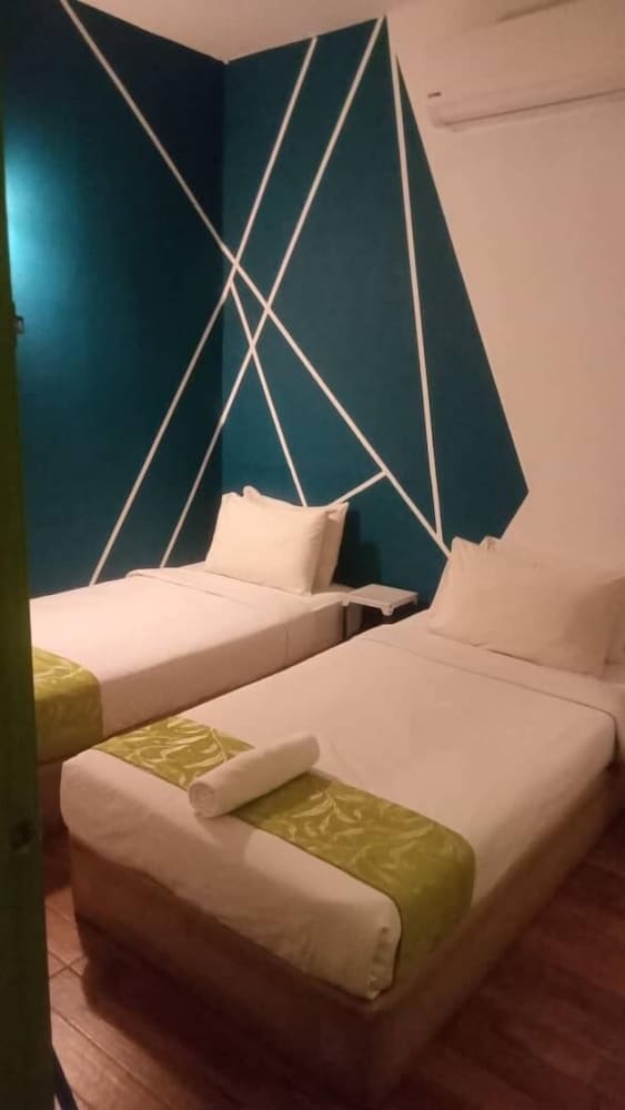 Olive Hotel 13/18