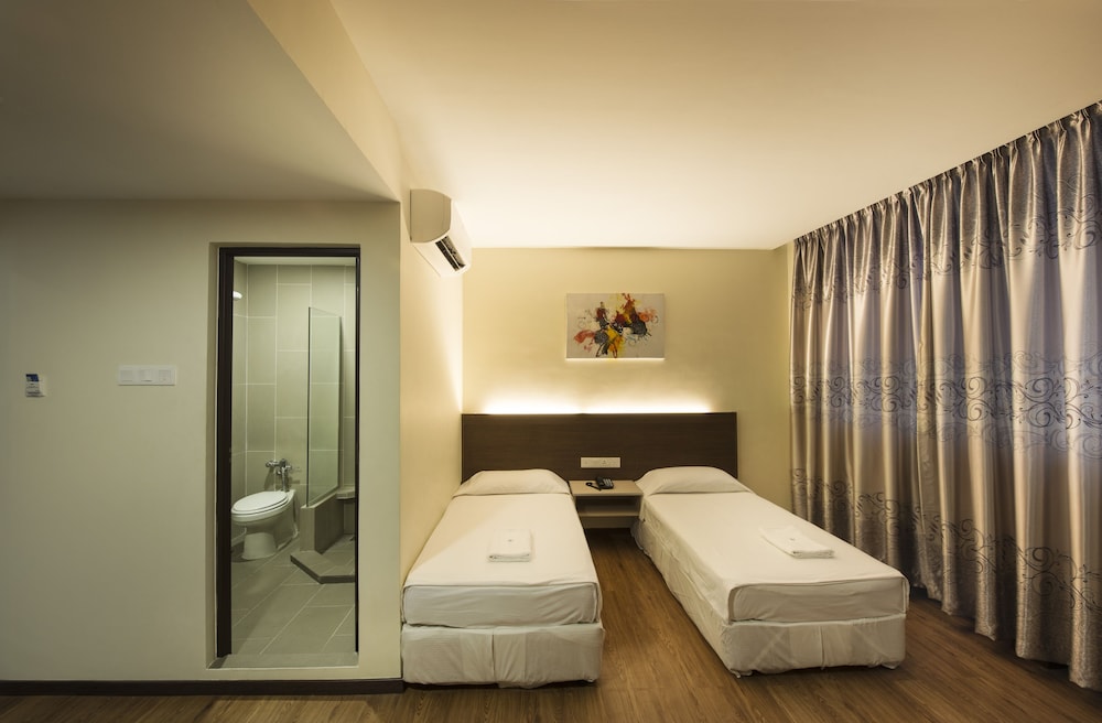 Deluxe, Twin Beds, City View