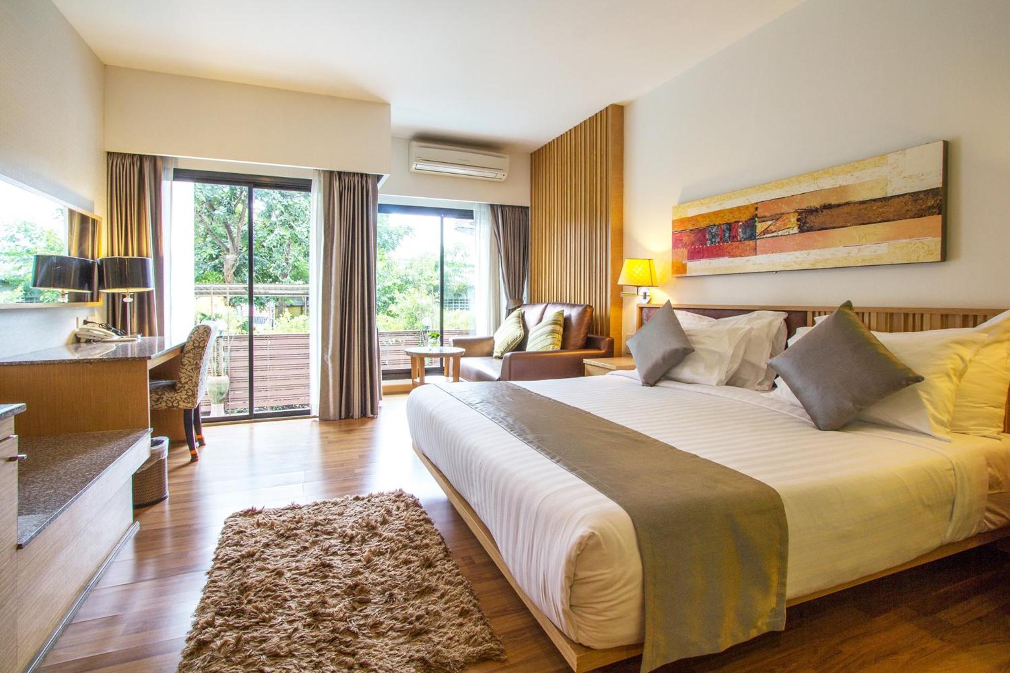 Room, King Bed, Pool Access