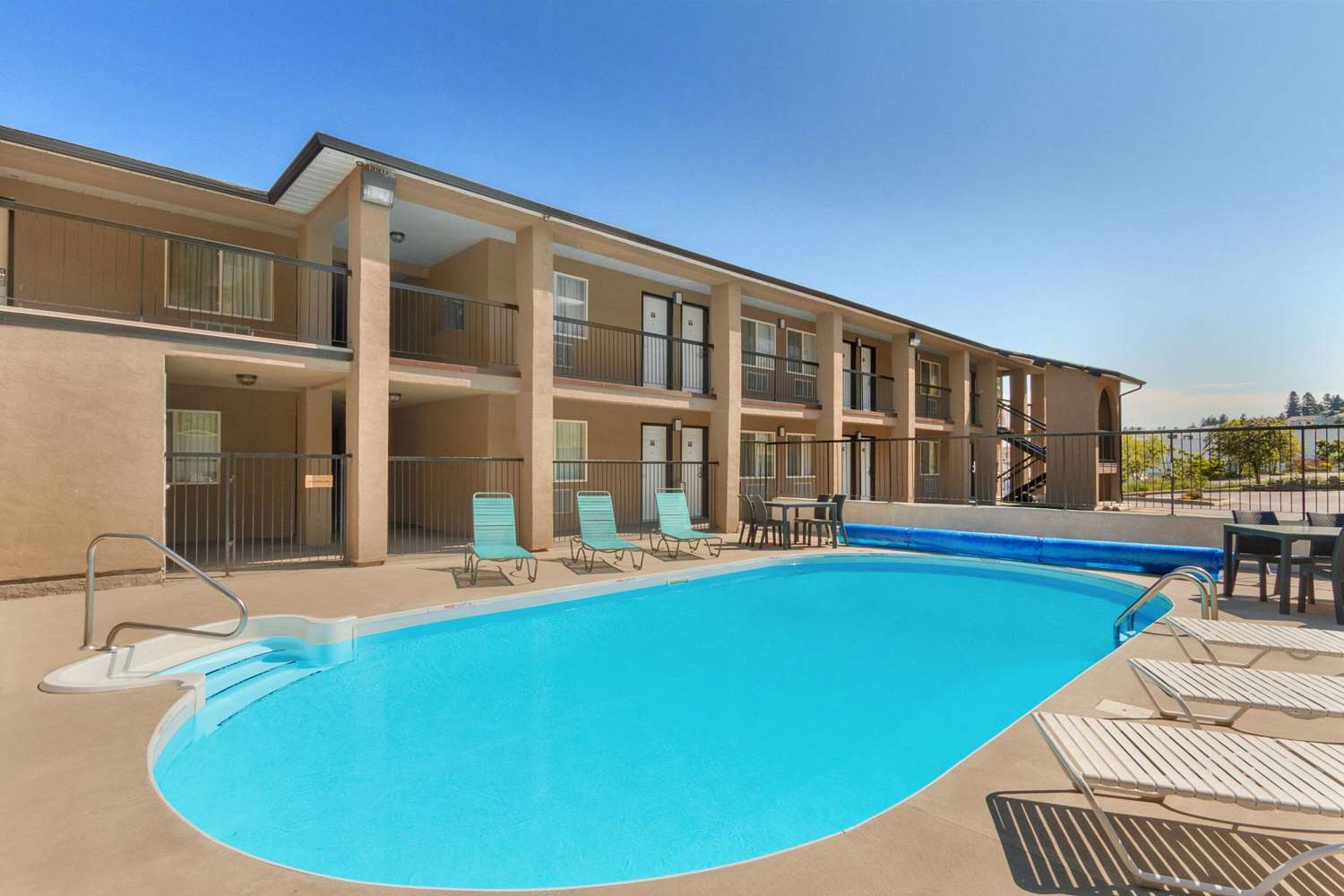Travelodge By Wyndham Kamloops Mountview 59/69