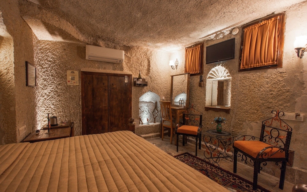 Maccan Cave Hotel 42/70