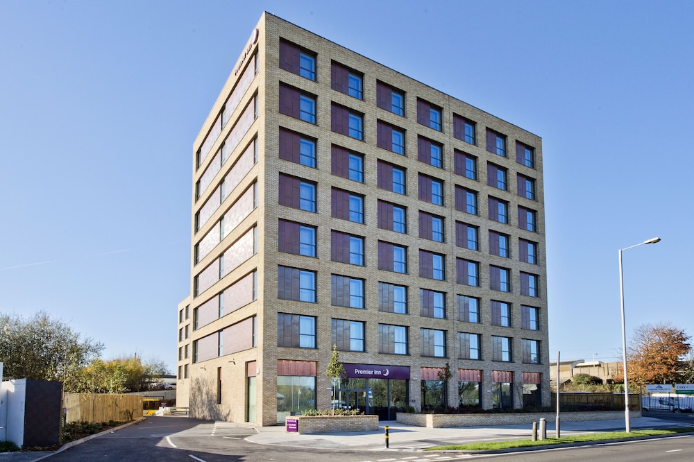 Premier Inn London Tolworth Hotel 25/26