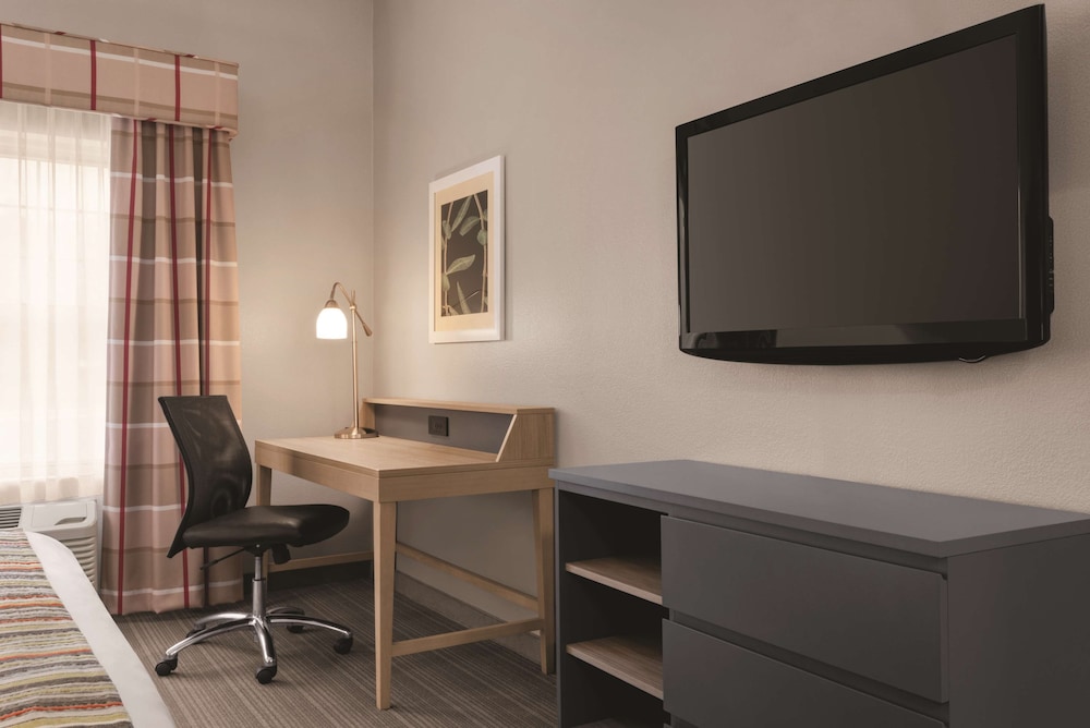 Country Inn & Suites by Radisson Schaumburg IL 28/33