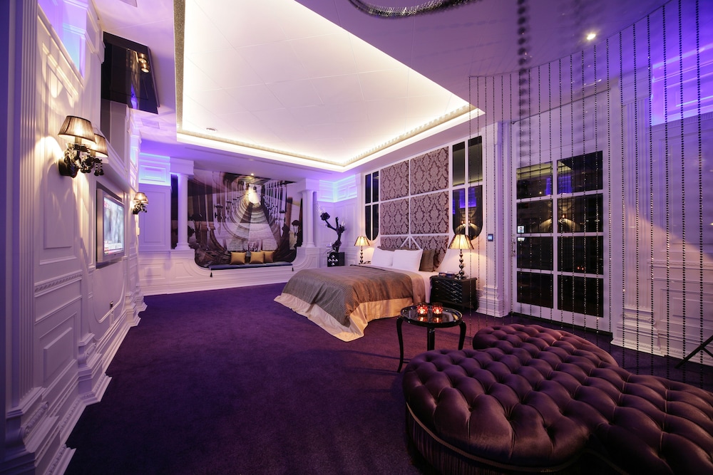 Dubai Villa Motel 33/69
