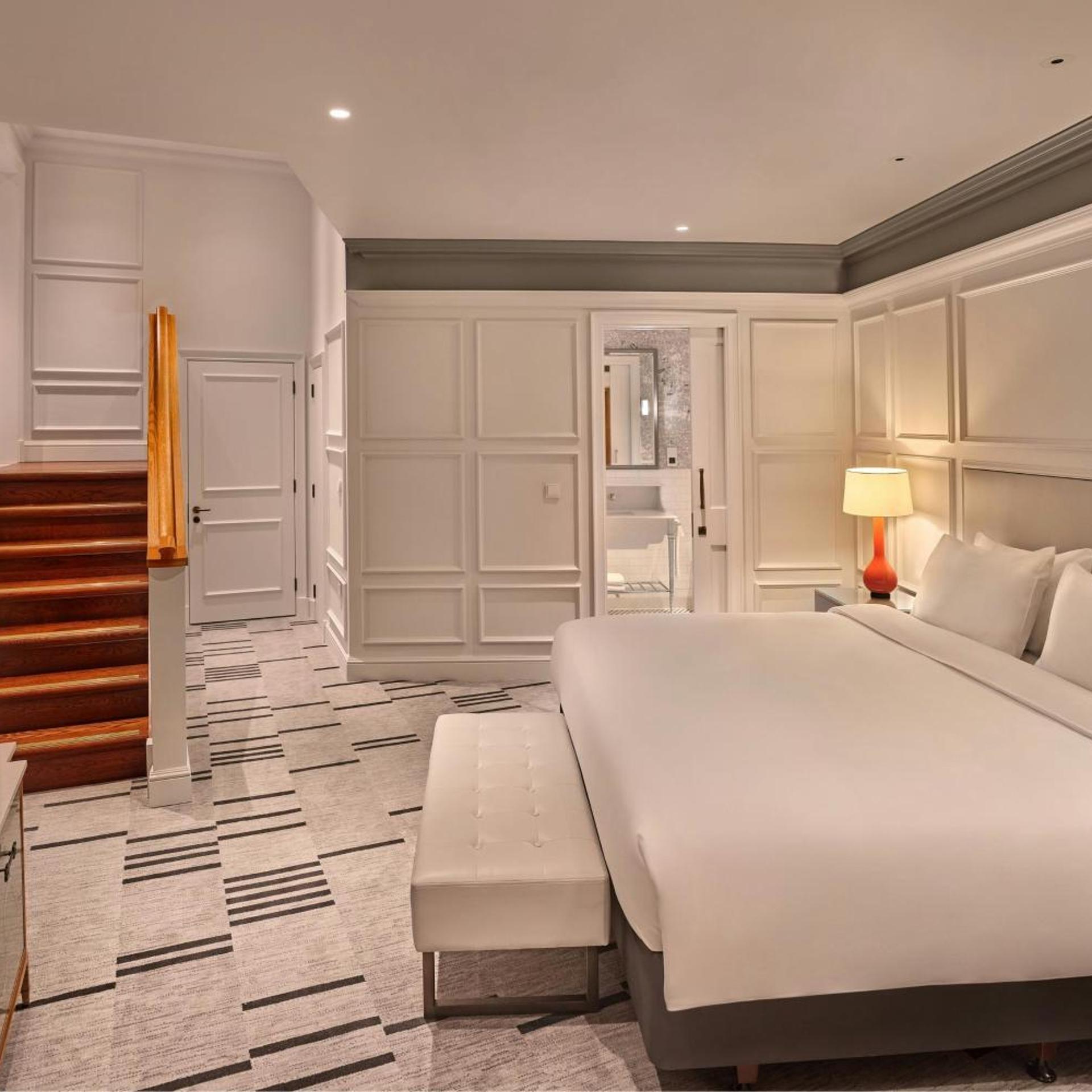 Bank, Suite, King Bed, Balcony, Club Lounge Access, South Wing، London Marriott County Hall 5/10