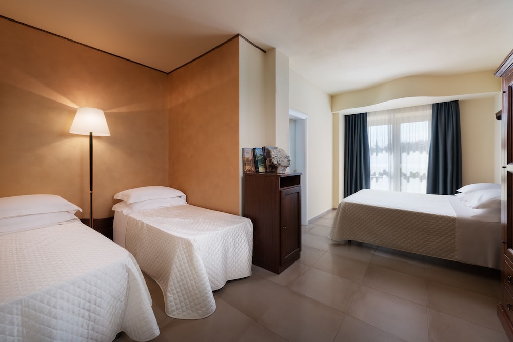 Hotel Corsignano 16/72