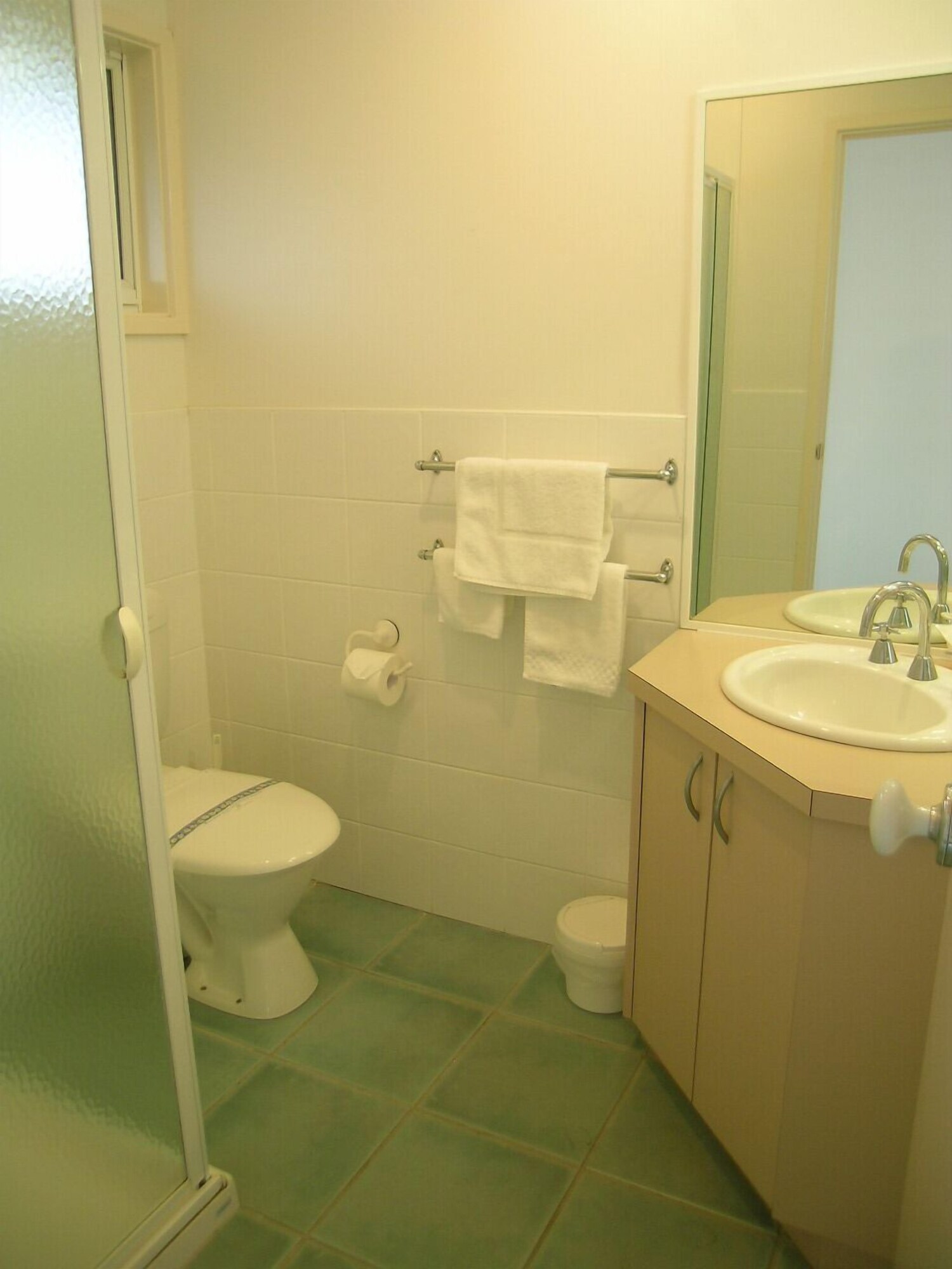 Upper, Queen Bed, Ocean View, Balcony، A Great Ocean View Motel 3/4