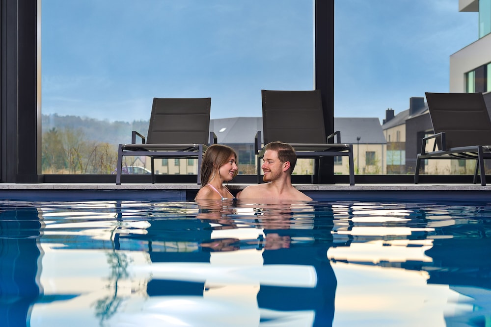 R hotel experiences 32/58