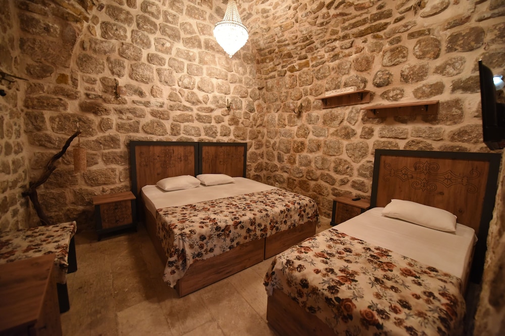 Traditional, Triple, 1 Double and 1 Single Bed