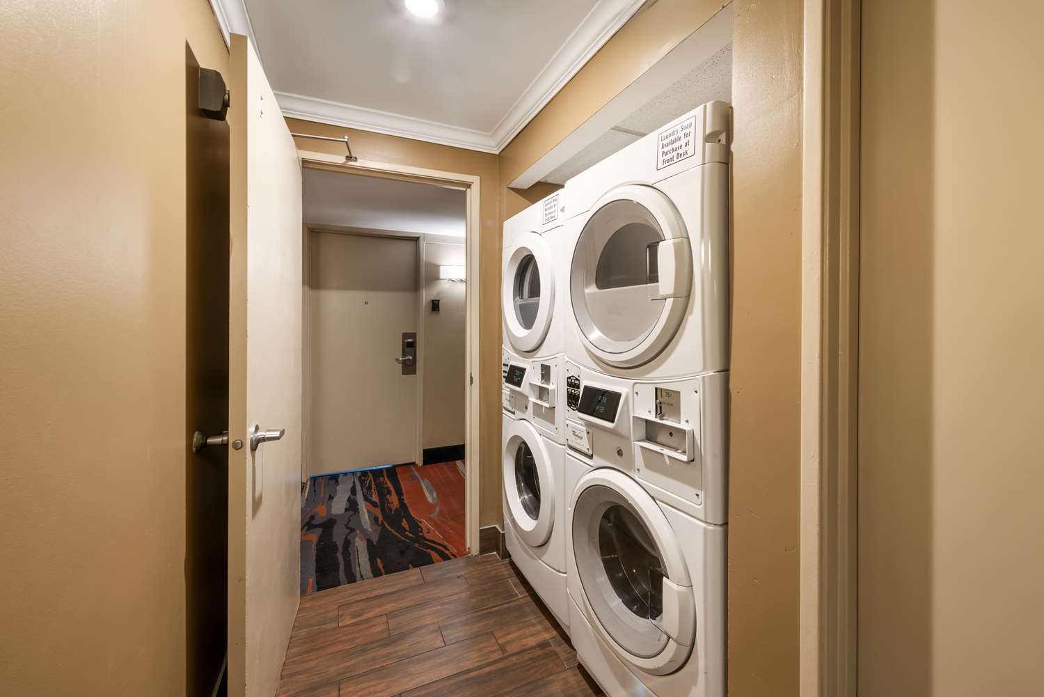 Best Western Plus White Bear Country Inn 23/47