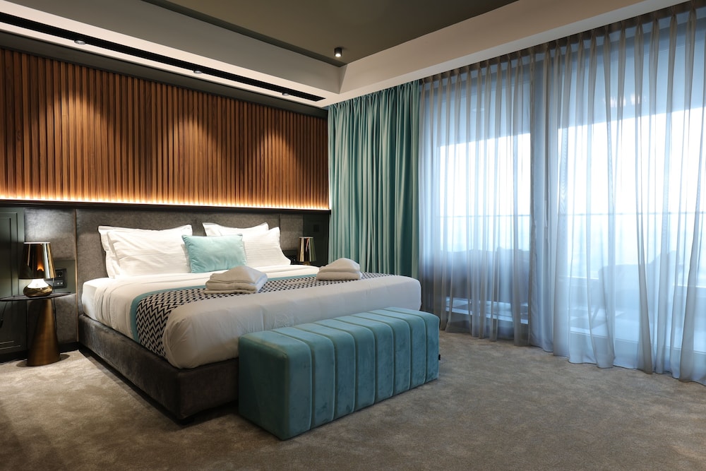 SUITE, SKY VIEW