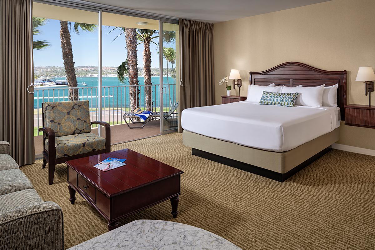 Bay, Junior Suite, King Bed, Accessible