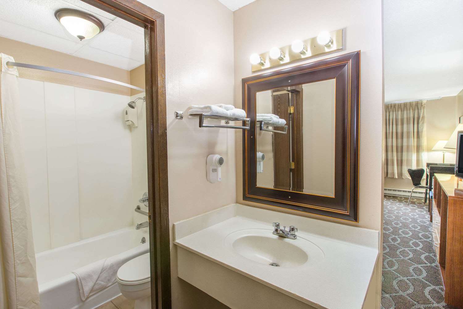 Days Inn by Wyndham Denison IA 4/7