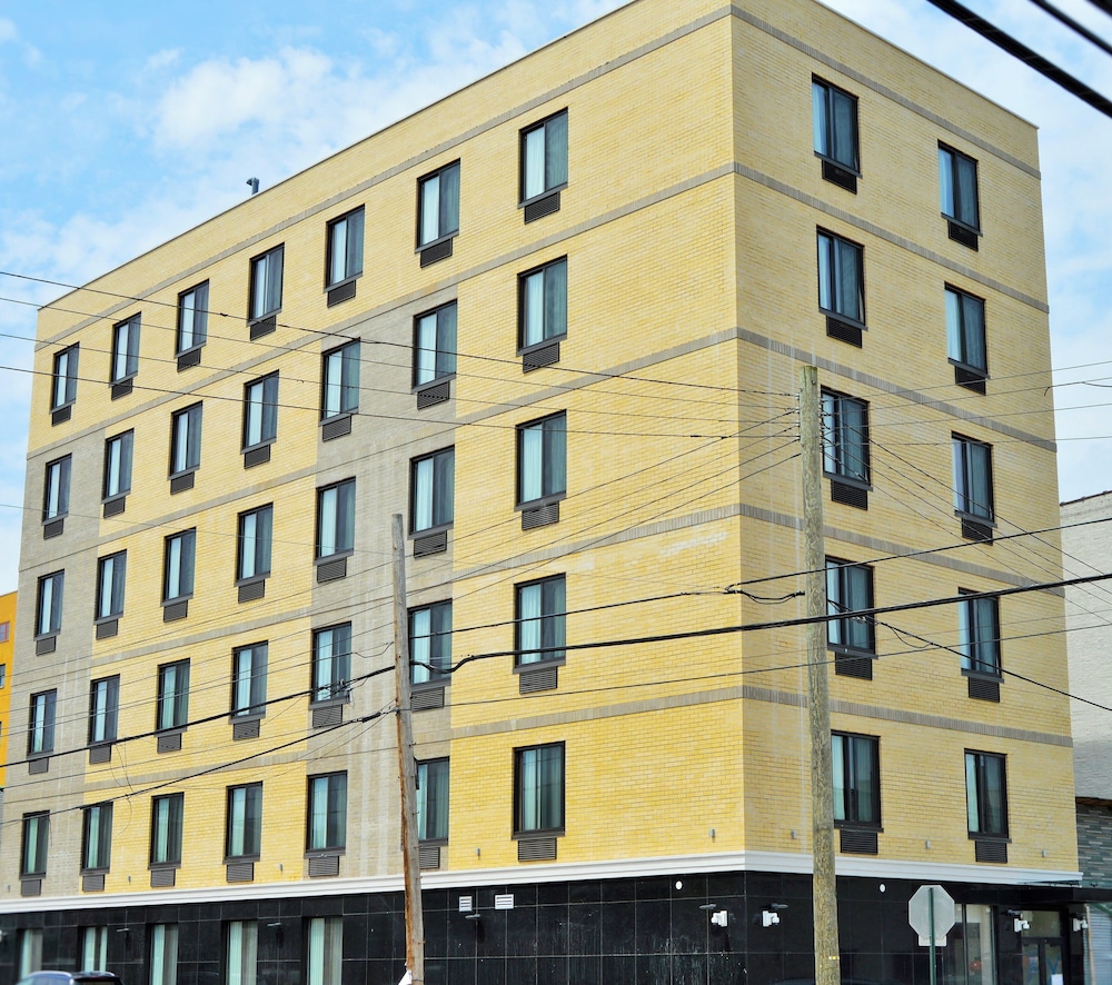 Voyage Hotel 2/15