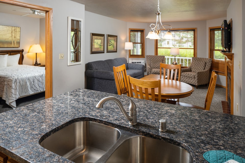 Newport Resort 50/71