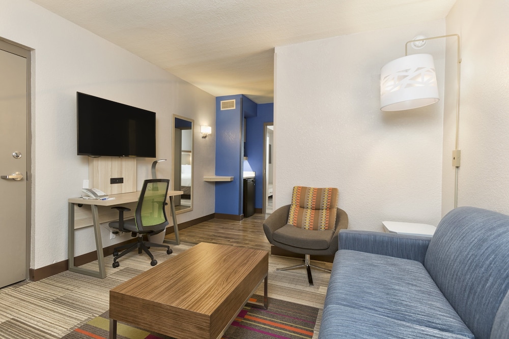 Holiday Inn Express & Suites S Lake Buena Vista, an IHG Hotel 48/66