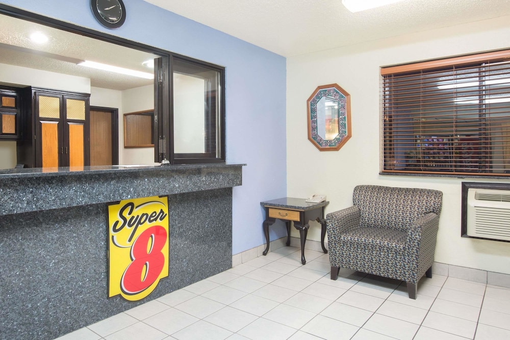 Super 8 By Wyndham New Castle 7/26