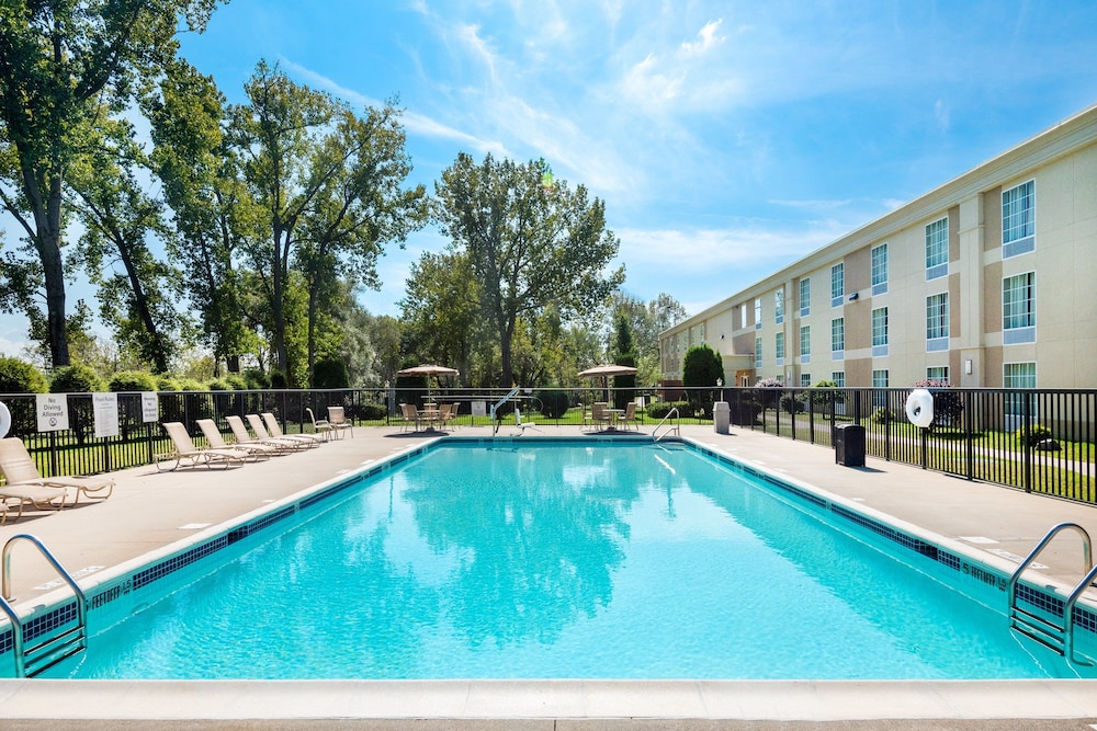 Holiday Inn Johnstown-Gloversville 7/66