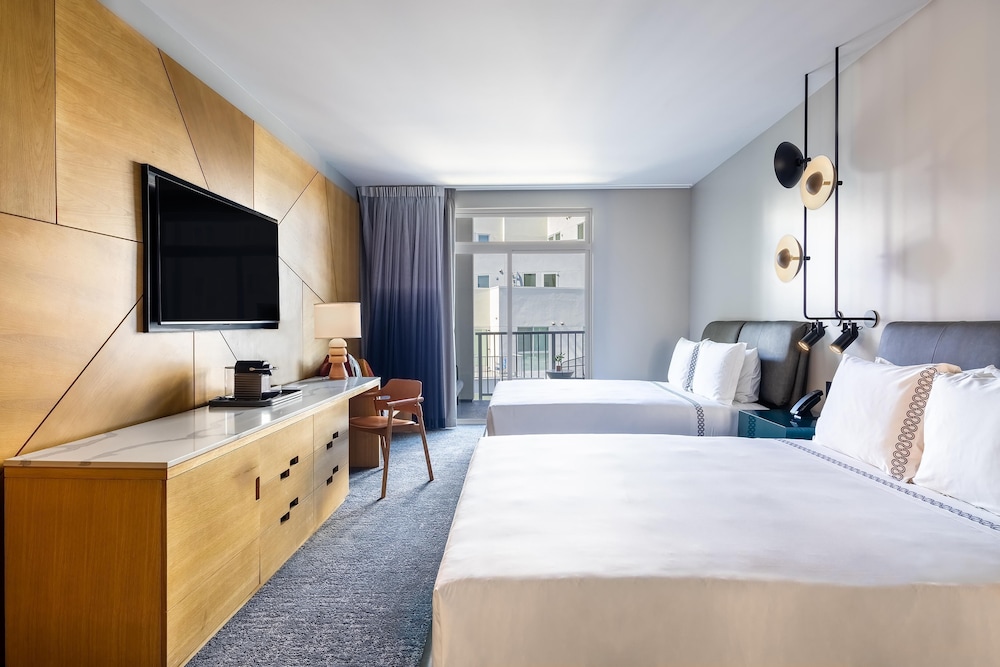 Room, 2 Queen Beds, Balcony