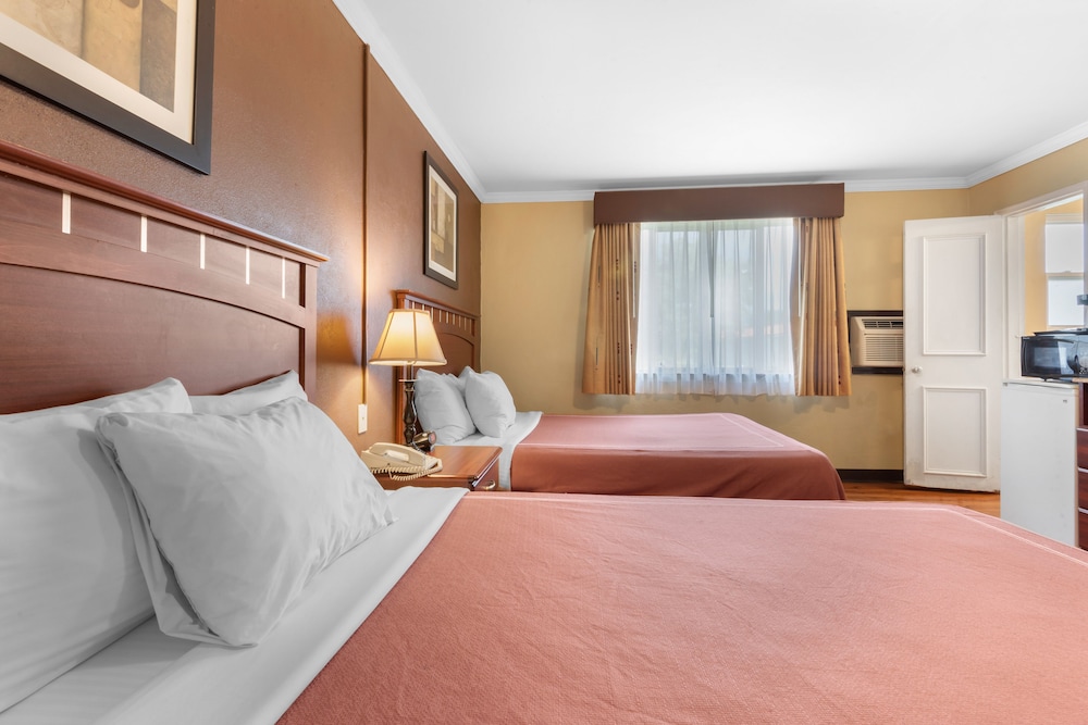 Americas Best Value Inn & Suites - Clarence/Buffalo East 8/49