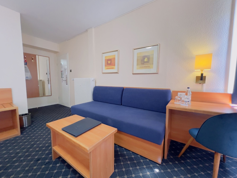 Elbbrucken Hotel 36/50