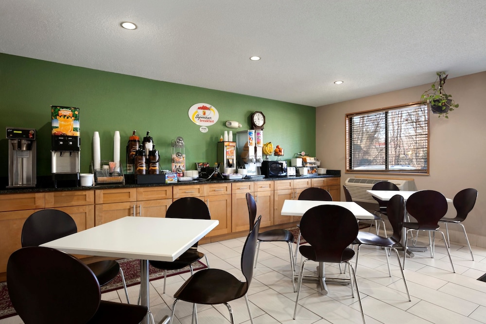 Super 8 By Wyndham Richmond/Chamberlayne Rd 12/13