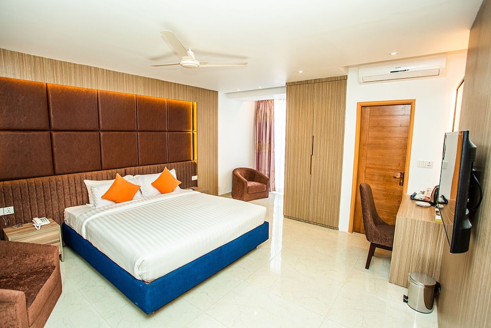 Royal Raj Hotel and Condominium 17/35