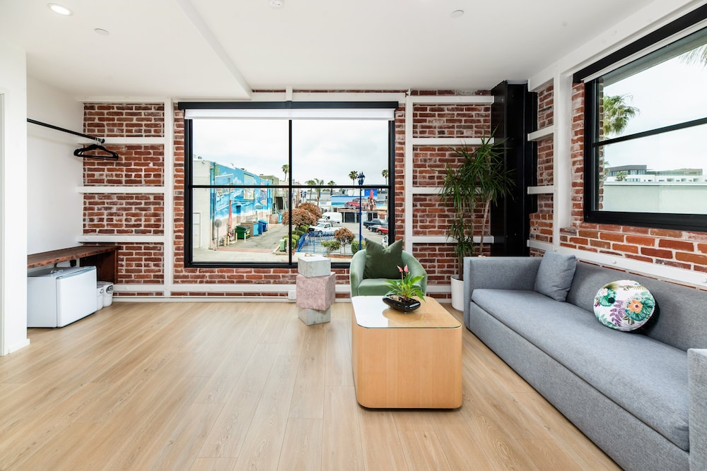 The Brick Hotel 27/50
