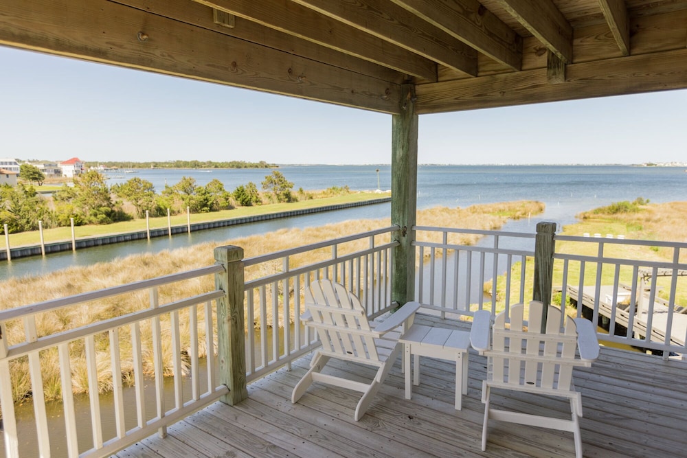 The Burrus House Inn Waterfront Suites 29/50