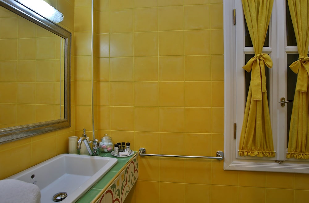 Efchi Suites 1904 34/39