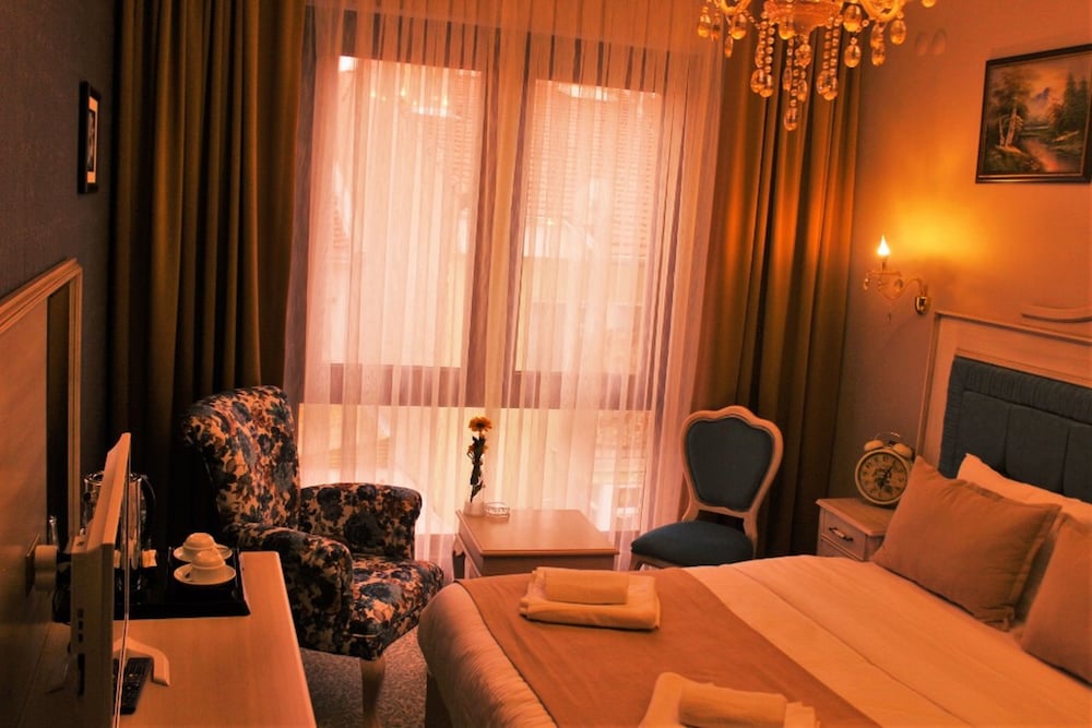 Vendome Hotel 38/46