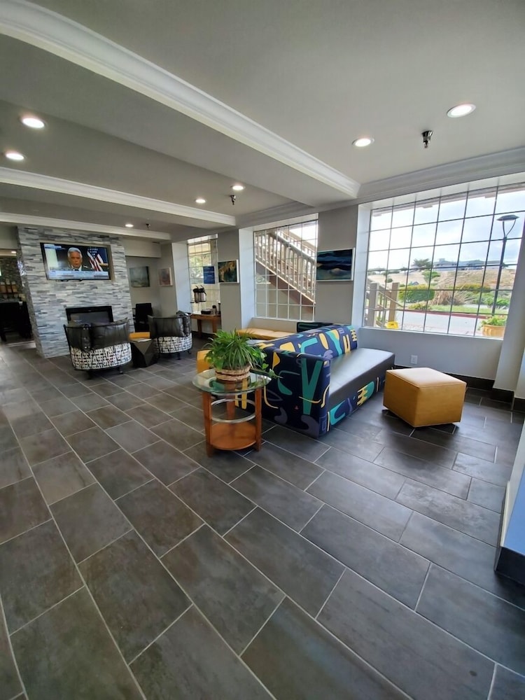 Best Western Marina State Beach 20/28