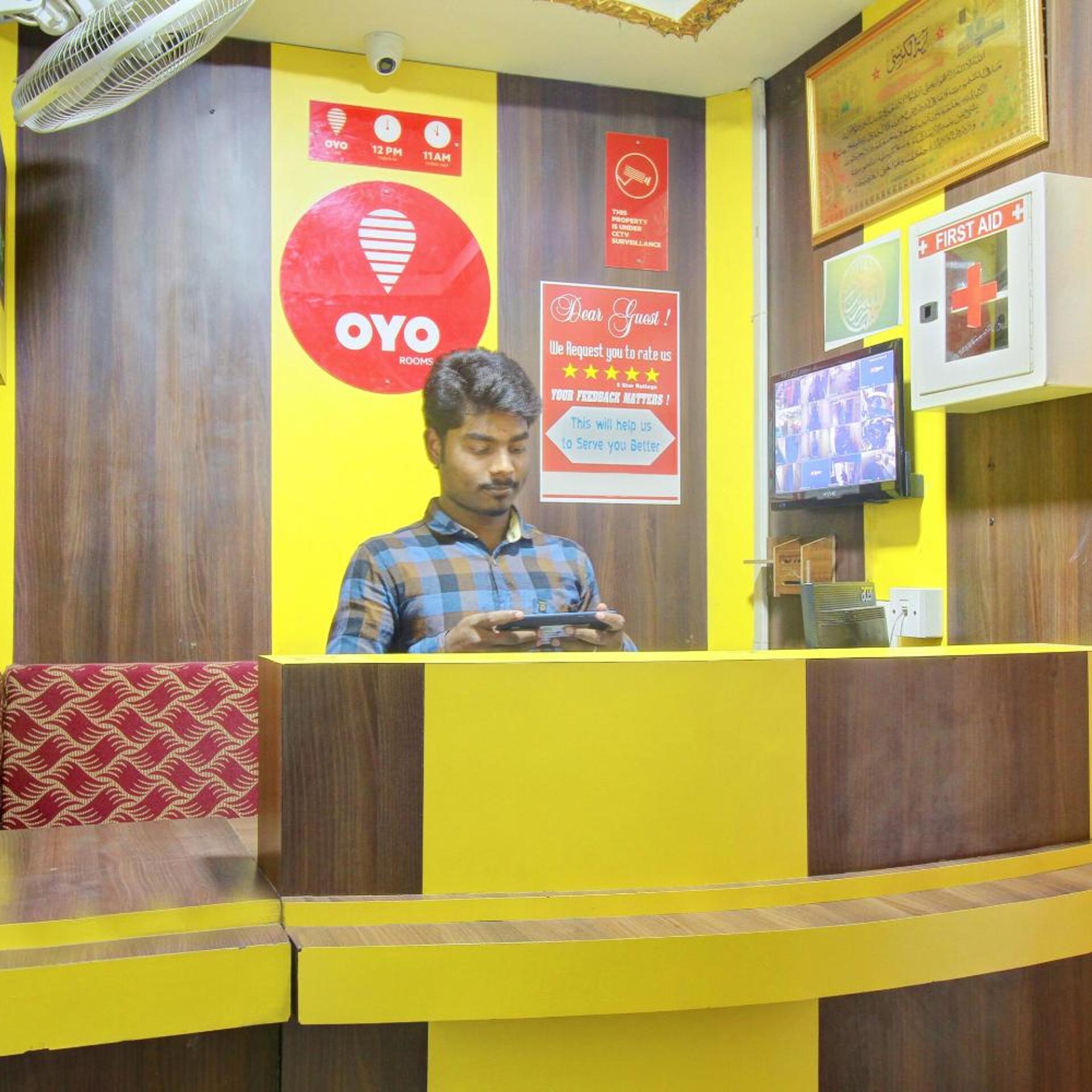 Oyo 4584 India Gate 6/54