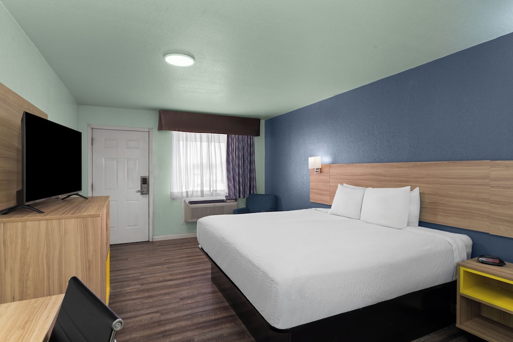 Days Inn by Wyndham Pratt 30/54