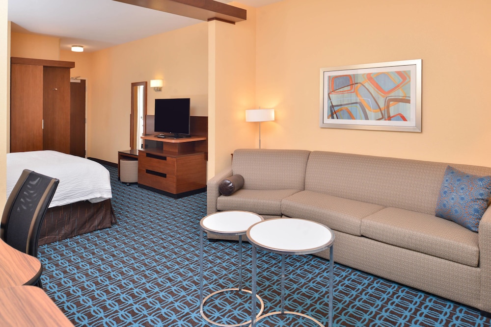 FAIRFIELD INN & SUITES WARRENSBURG 21/27