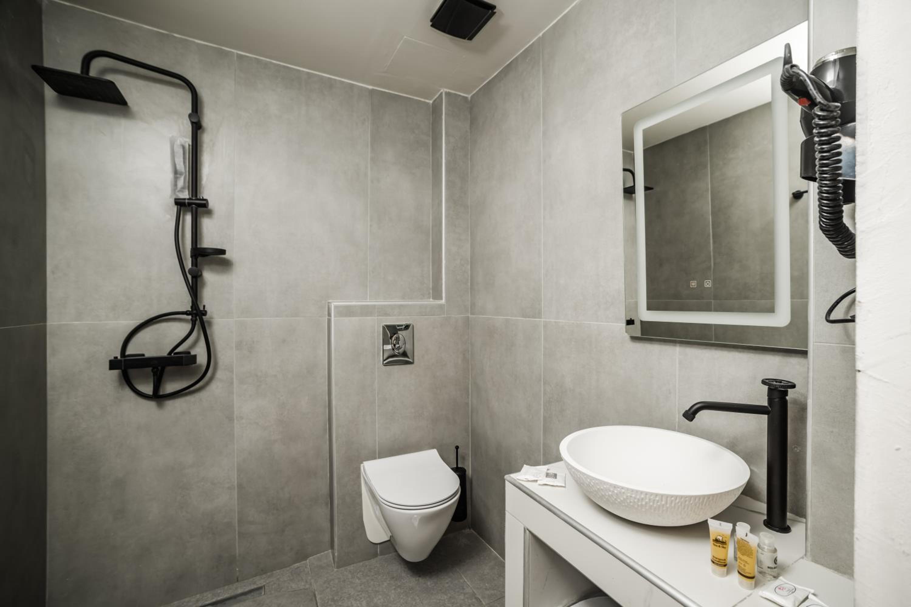 Budget, Double Bed, Nikon Boutique Hotel 8/8