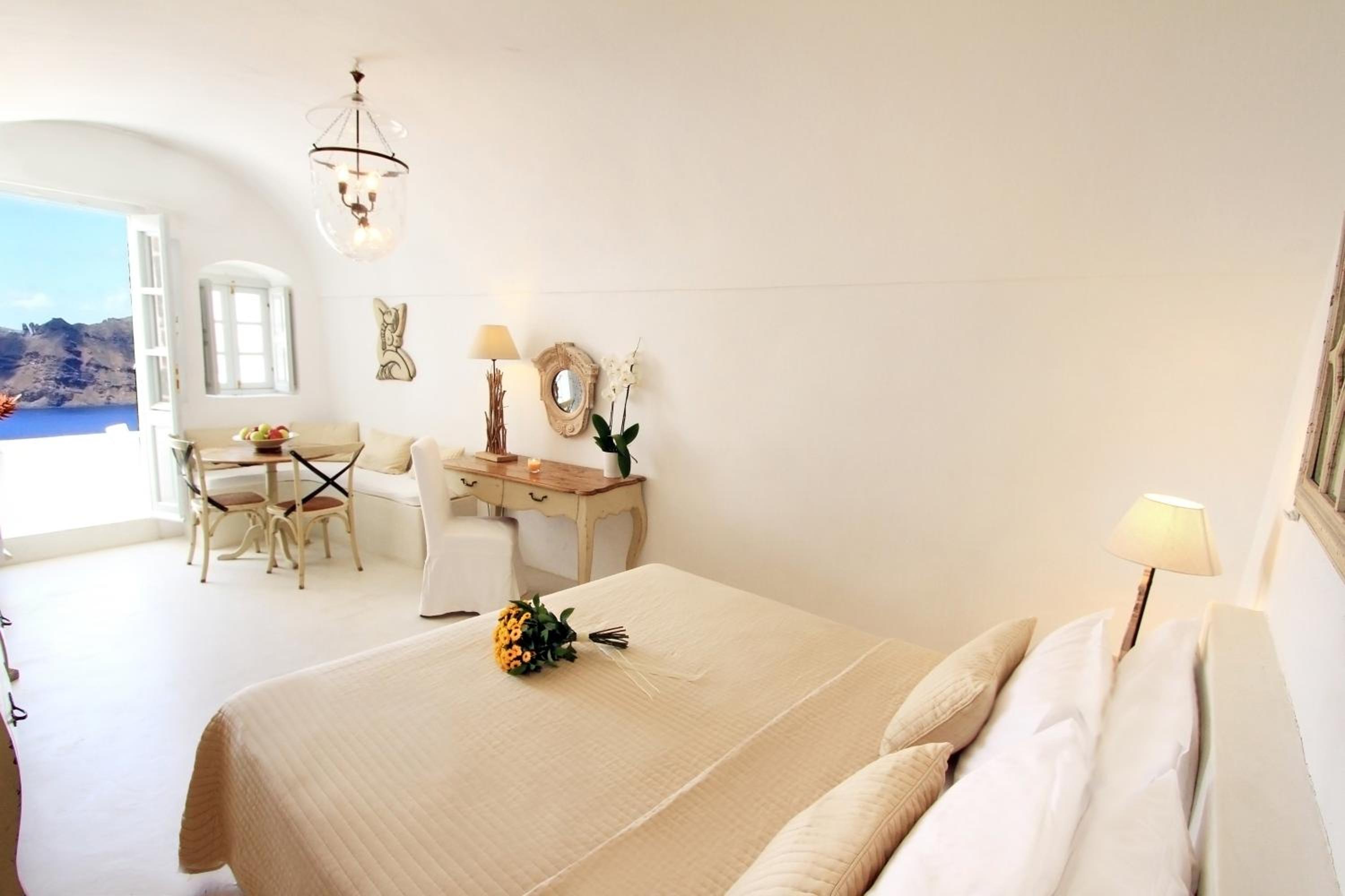CAVE, 2 BEDROOMS, LAVENDER, DELUXE, SUITE, CALDERA VIEW, HOT TUB