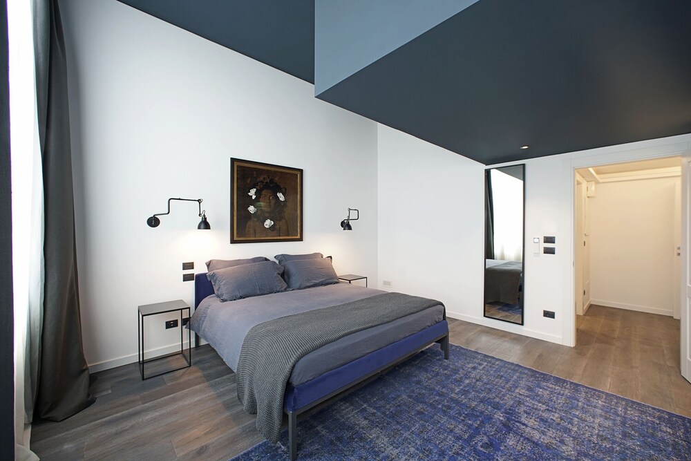 EXCLUSIVE, LOFT