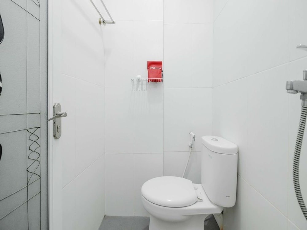 Reddoorz Near Siloam Hospital Palembang 8/56