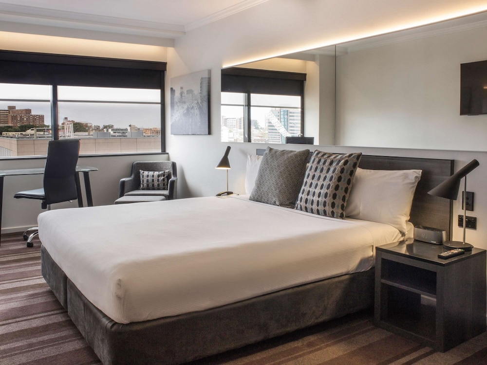 STANDARD, QUEEN BED